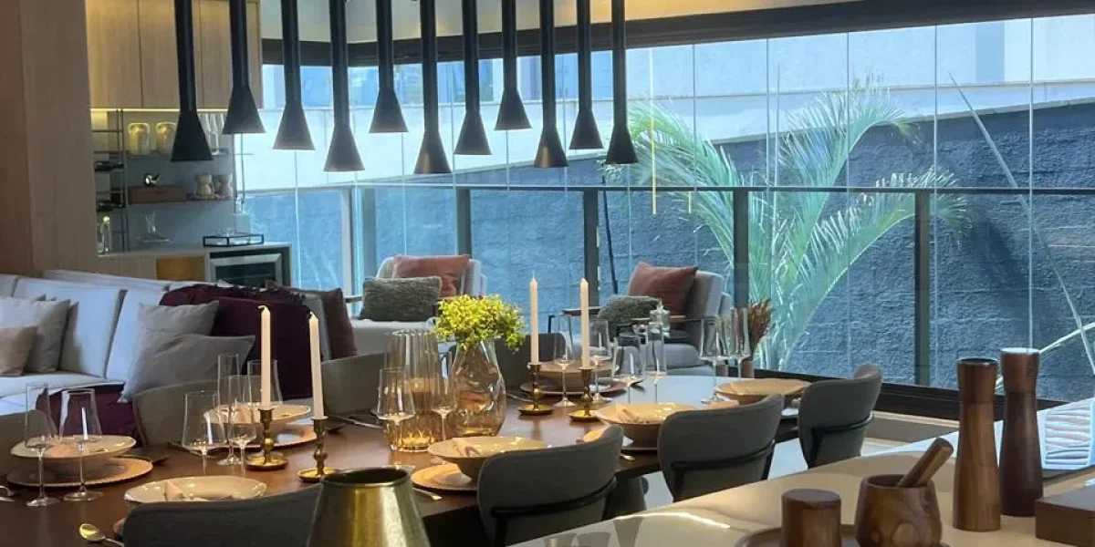 MS Zappa - Sorocaba - Living amplo com décor aconchegante e iluminado.