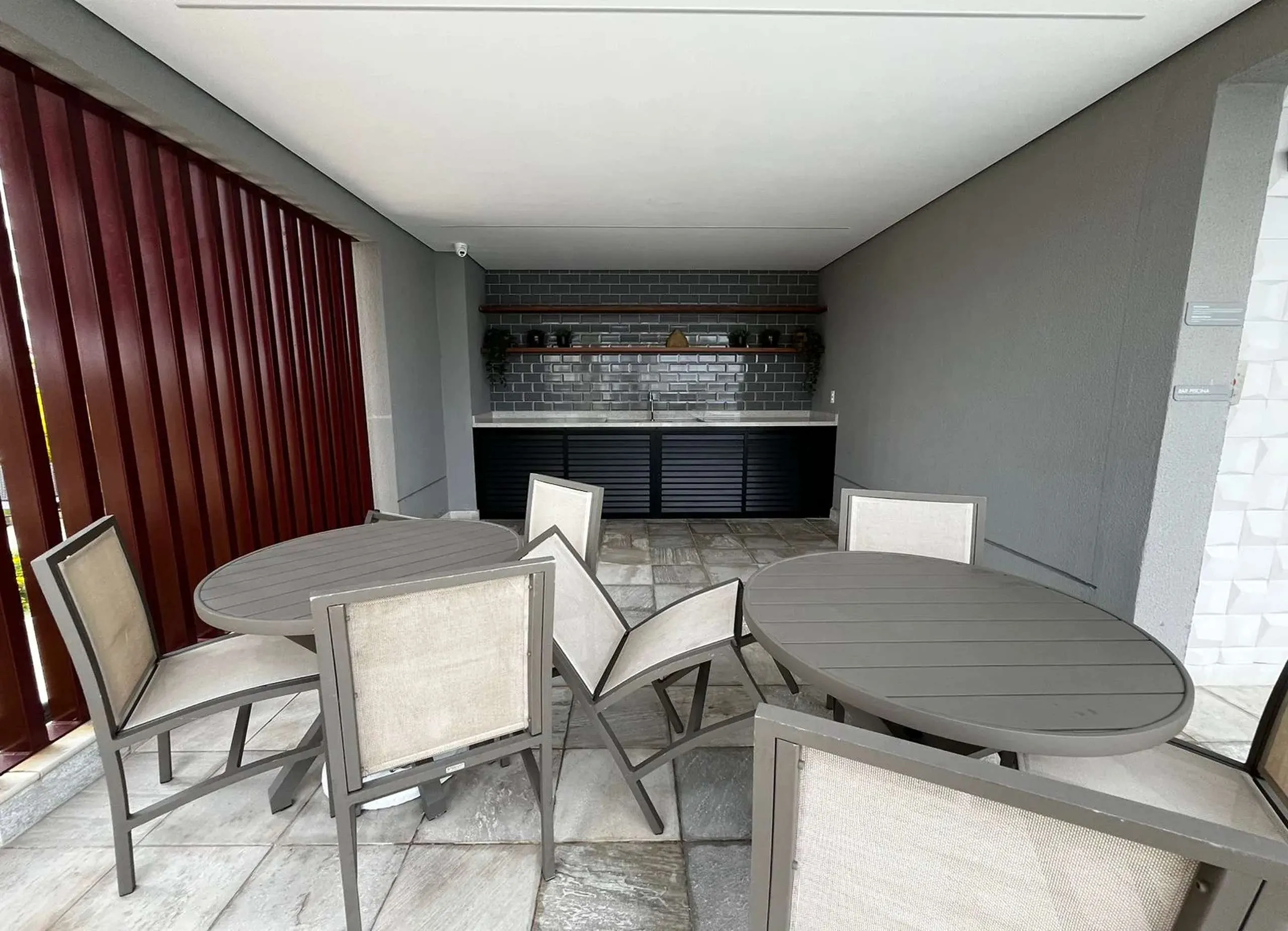 MS-Zappa-Sorocaba-Living-espacoso-integrado-a-varanda-gourmet-liberdade-total._7