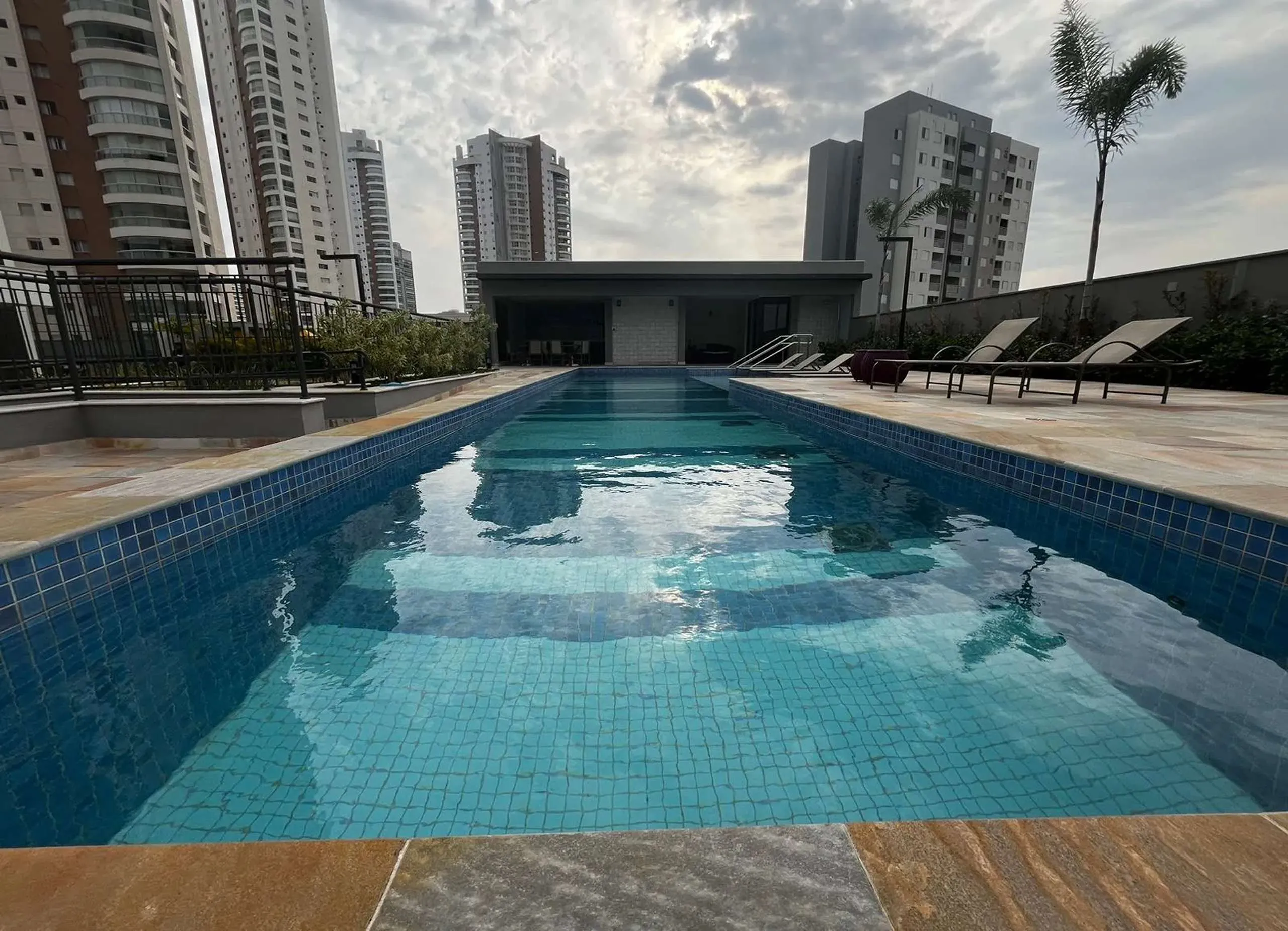 MS-Zappa-Sorocaba-Piscina-com-raia-olimpica-lazer-completo-e-vista-urbana._13